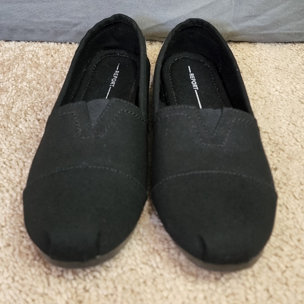 Report Black Flats Size 7 Like New (FINAL MARKDOWN)